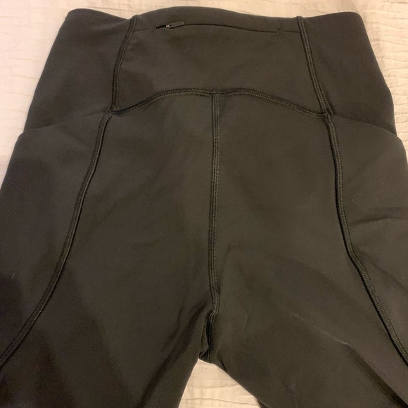 Lululemon Invigorate 7/8 w/mesh detail Sz4 - Picture 4 of 5